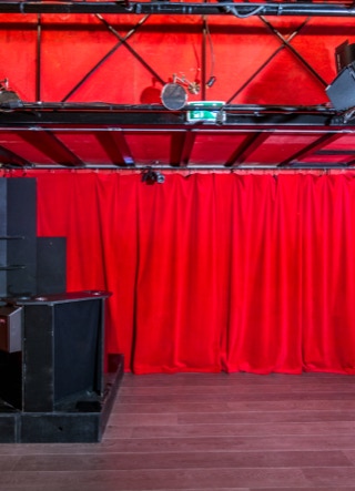 Espace scénique du Club de l'Opera