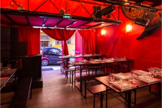 salle du Mil'Arts à Bastia avec accès direct à la rue